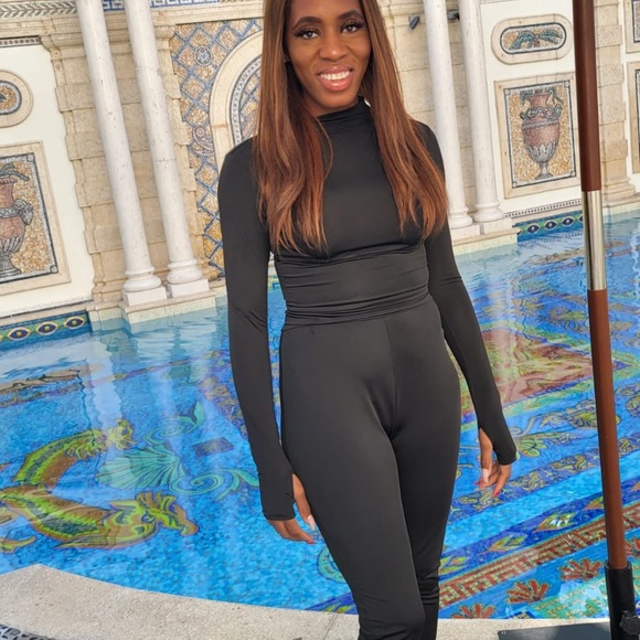 Kelsey Women’s Active Wear Set - Picture 5 of 6